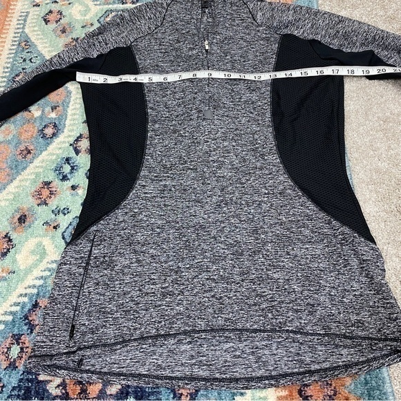 Athleta XS Run Wild Colorblock Half Zip Pullover Long Sleeve Top Gray‎ Black - Picture 9 of 10